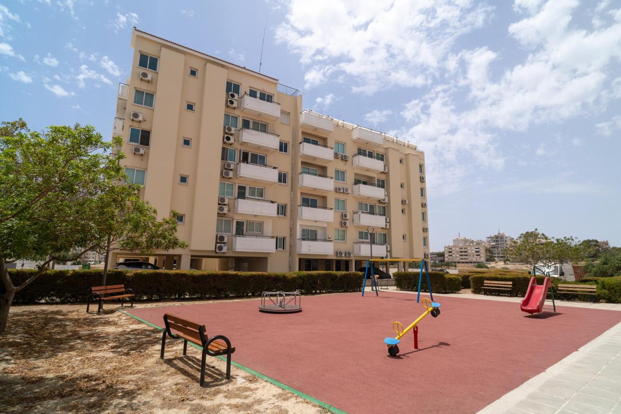 Апартаменти Blu Mackenzie 1 Bdr Flat With Pool Ларнака Екстер'єр фото