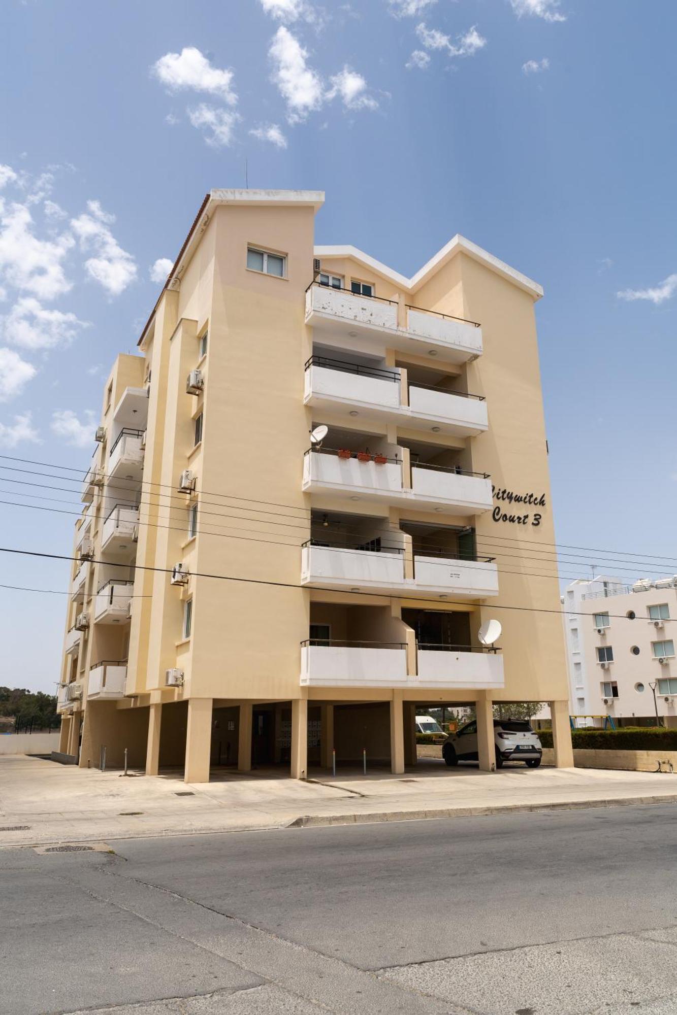 Апартаменти Blu Mackenzie 1 Bdr Flat With Pool Ларнака Екстер'єр фото