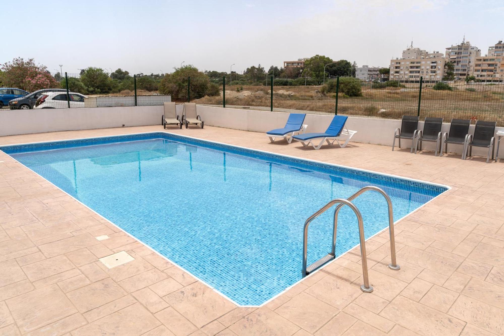 Апартаменти Blu Mackenzie 1 Bdr Flat With Pool Ларнака Екстер'єр фото