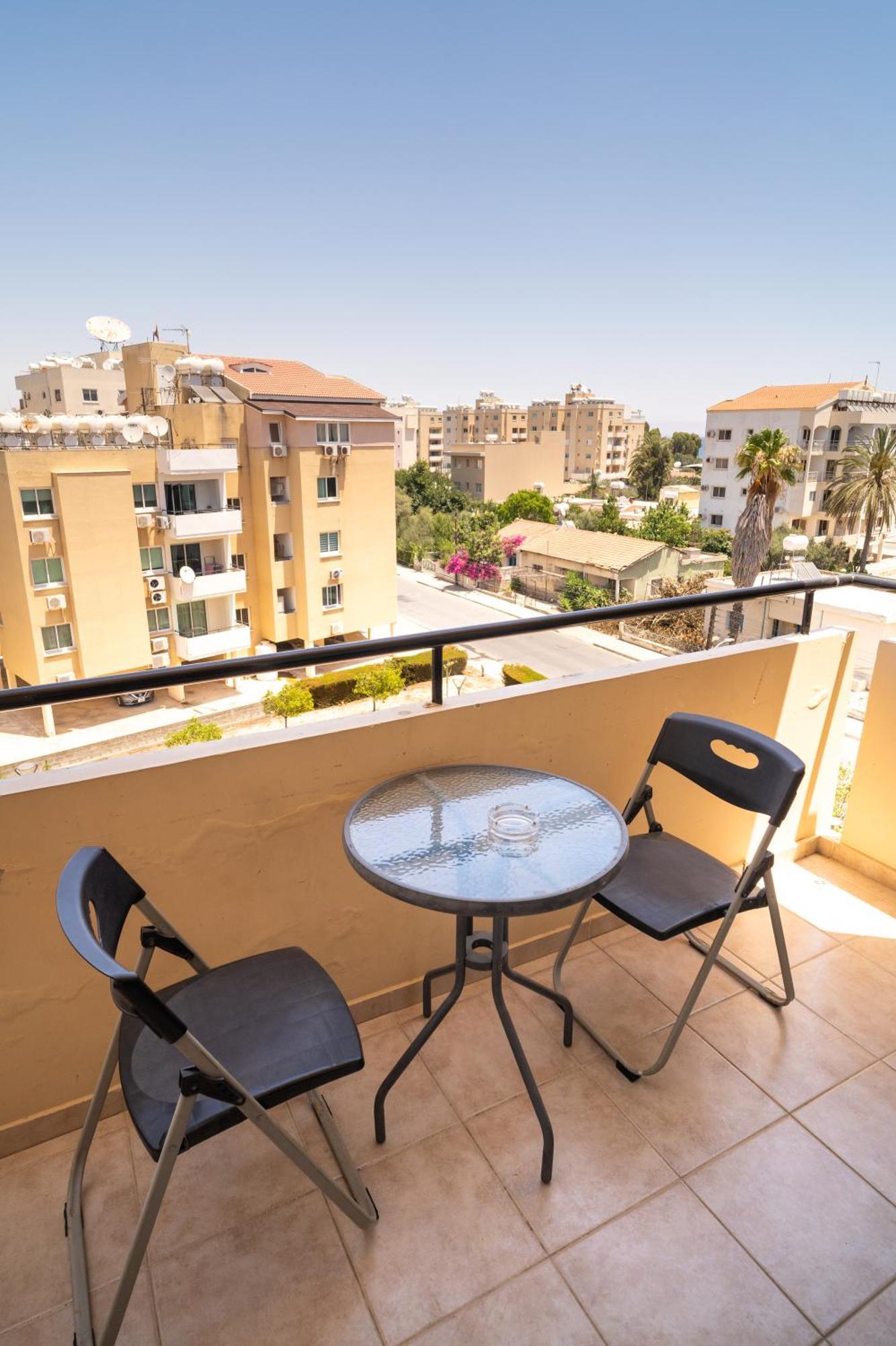 Апартаменти Blu Mackenzie 1 Bdr Flat With Pool Ларнака Екстер'єр фото